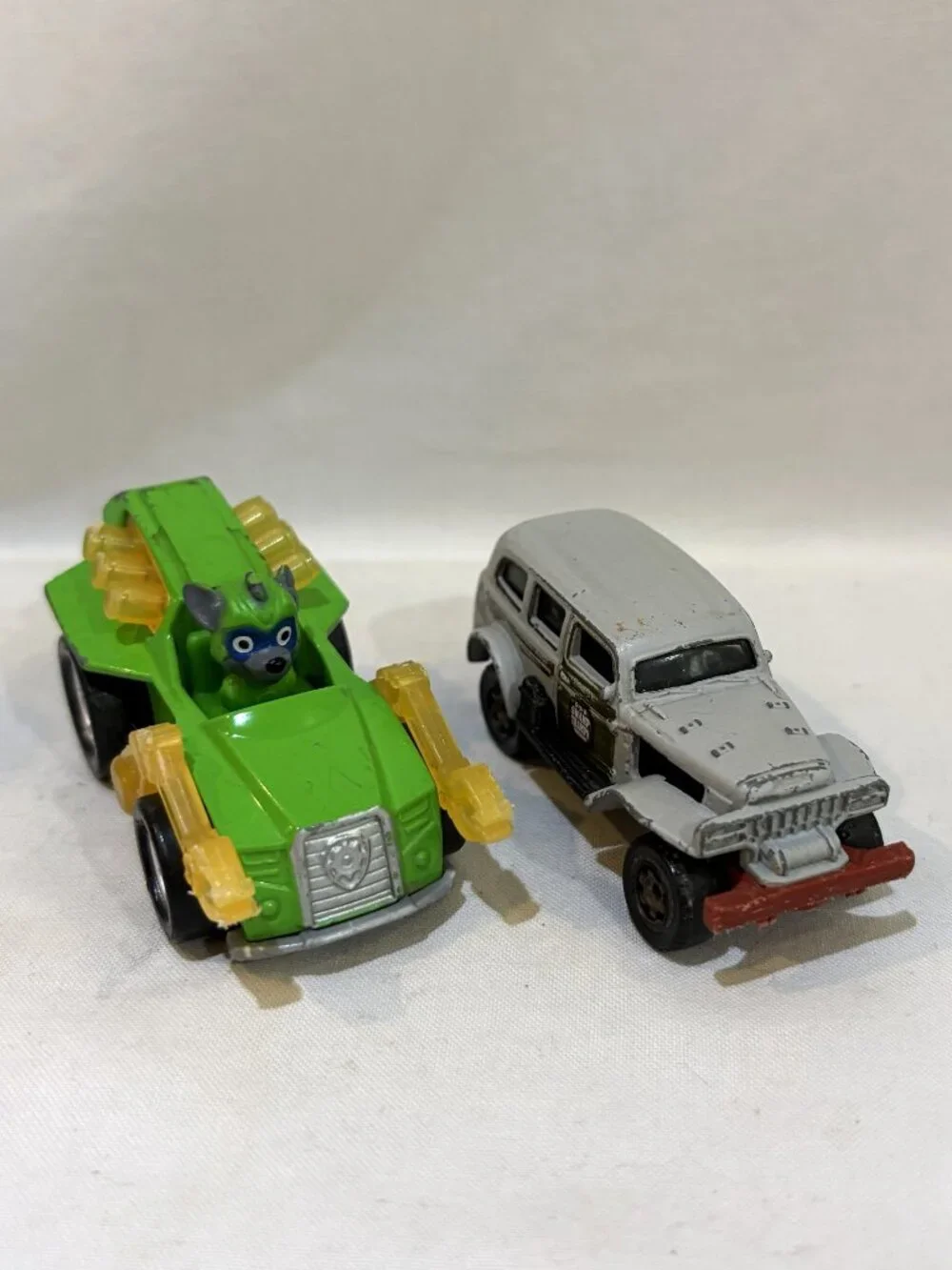 Set of 2 Miniature Vehicle Models Matchbox Jungle Crawler & Paw Patrol Mighty